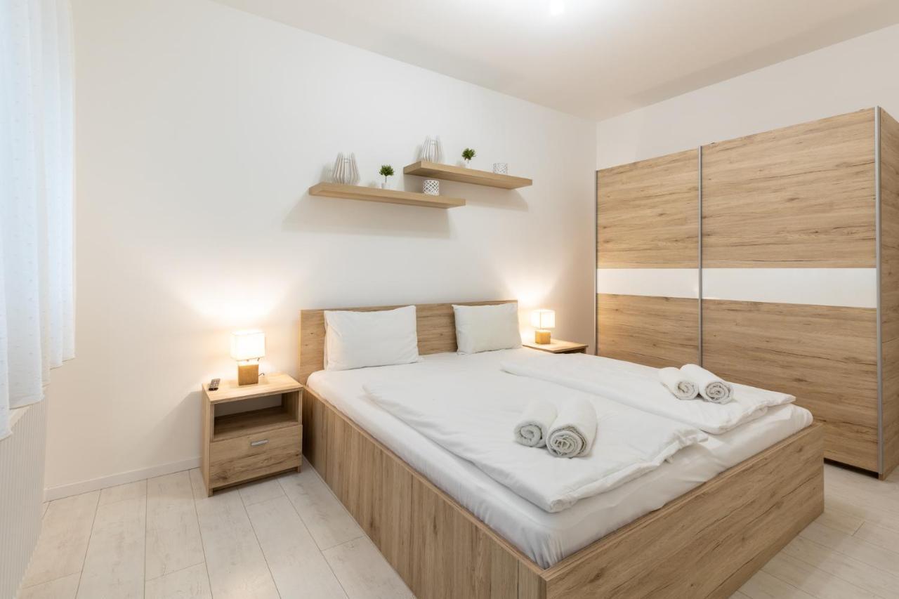 Leda Apartmanok By Bltn Siofok Exterior photo